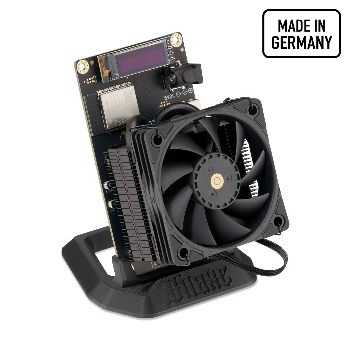 Bitaxe Gamma 603 fabriqué en Allemagne, radiateur Copperzilla 2.0 noir, sur son support